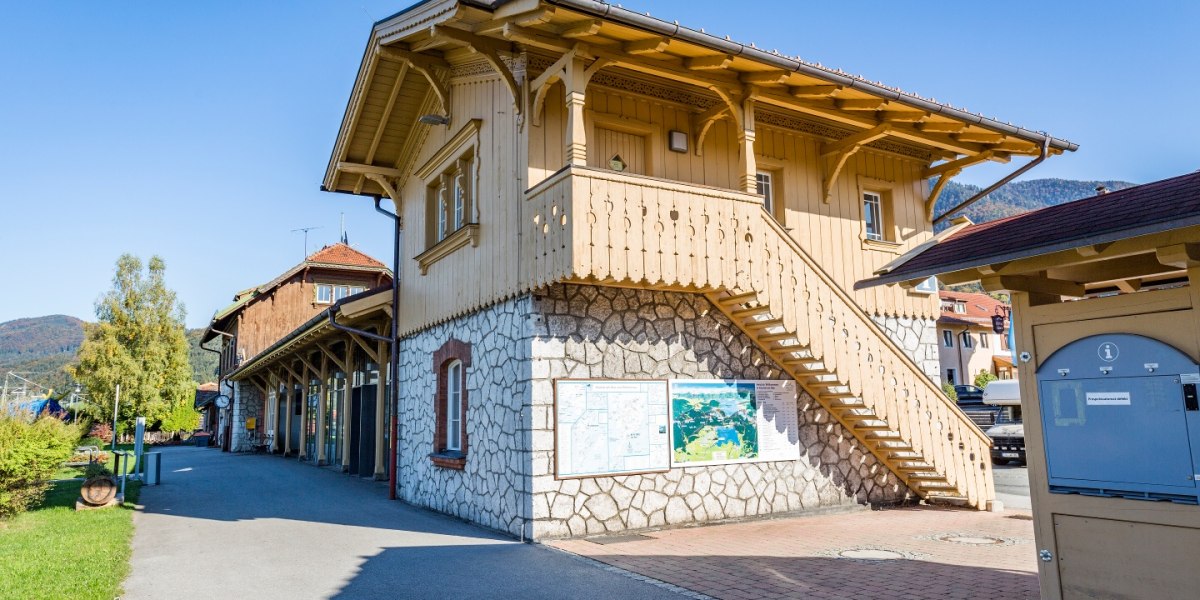 Tourist Information Kochel a. See, Rückseite am Bahnhof, © Tourist Information Kochel a. See Tourist Information Kochel a. See, Rückseite am Bahnhof, © Tourist Information Kochel a. See
